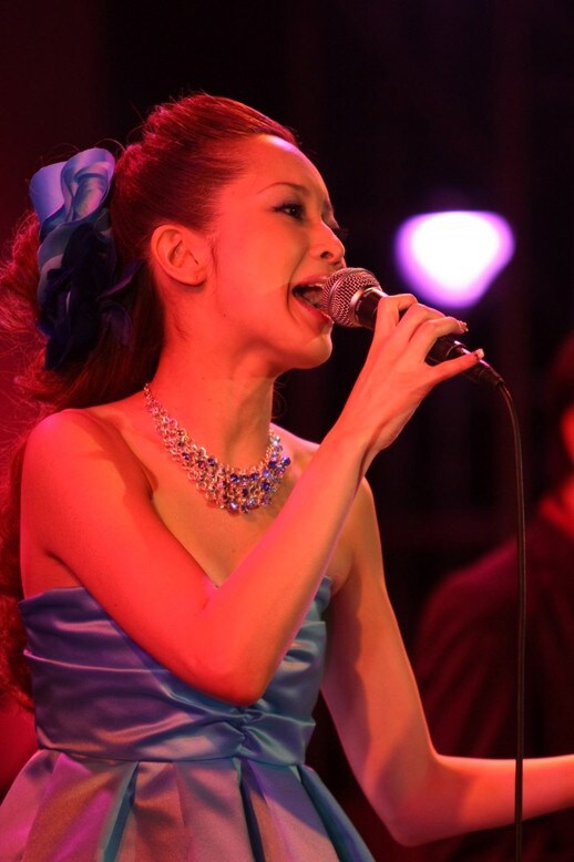 音楽評論家・湯川れい子も絶賛するmegの歌声。ぜひライブで味わってほしい。