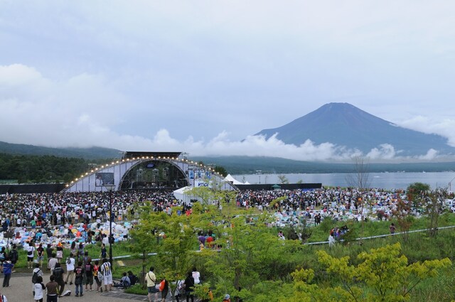 雨模様の天気だったがどのライブアクトも充実の内容。初日には富士山もその堂々とした姿を現した。