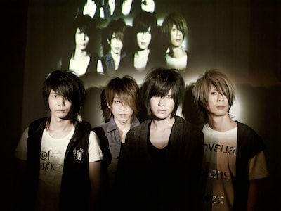 Plastic Treeは昨年末から今年1月にかけて、全国ツアーを行ったばかり。今年8月30日には日本武道館公演も控えている（写真左がササブチヒロシ）。