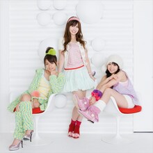 NONA REEVESと1文字違いのアイドルユニット・ノースリーブス誕生。写真では、ノースリーブ姿は峰岸みなみ1人だけ。ステージでの衣装も気になるところだ。