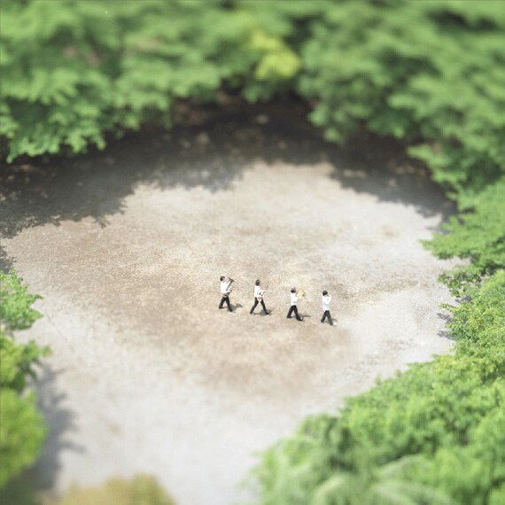 UAの歌う「PoPo Loouise」は10月8日に先行シングルとしてリリース。この曲はNHK「みんなのうた」10~11月のうたとしてオンエアされる(写真はアルバム「遠くの友達」ジャケット)。