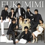 アルバムにはカバー楽曲のほか、COILプロデュースによる福耳最新シングル「DANCE BABY DANCE / 夏はこれからだ!」(写真)もあわせて収録。また初回盤特典のDVDには、この夏行われた「Augusta Camp 2008」でのトリビュートライブの模様が収められる。