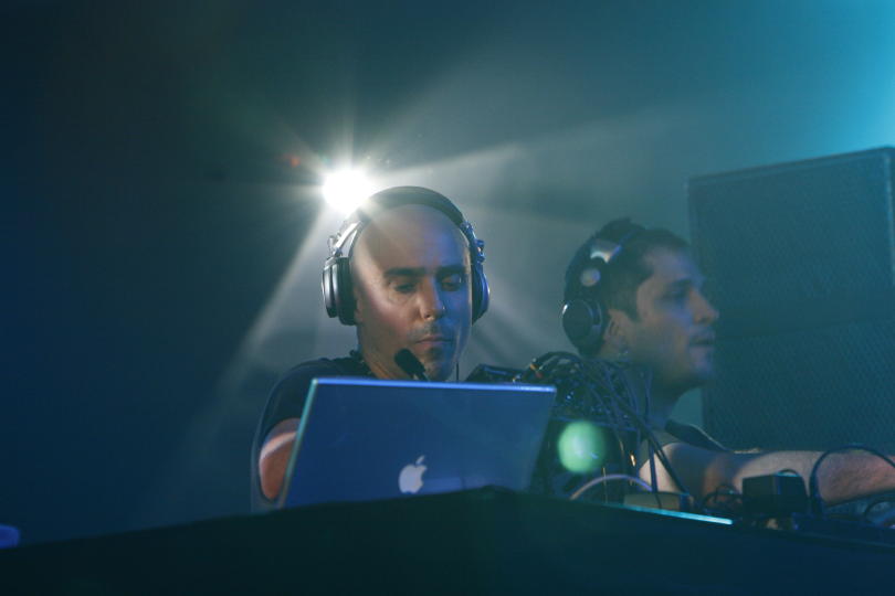 SINO LIVE!（TECHNASIA & RENATO COHEN）（写真：北岡一浩）
