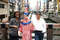 有山じゅんじ、くいだおれ太郎、上田正樹の3ショット。