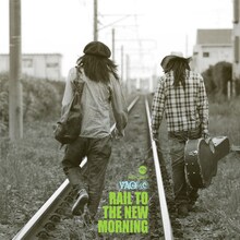 AOの歌声を中心とした、フォーク／ブルーグラス／カントリー／レゲエ／演歌／歌謡曲とさまざまなエッセンスを吸収したやさしい音楽にファン急増中のYAOAO。アルバムリリースを機にさらに大きな注目を集めることになりそうだ。