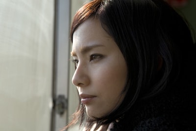 榎本くるみは10月22日にニューシングル「イエスタデイズ ～大切な贈りもの～」を発売。