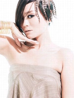 9月10日からは、連続配信シングル第2弾となる「DANCE HALL RUN DI PLACE feat.SPRAGGA BENZ」の着うたフルが配信される。