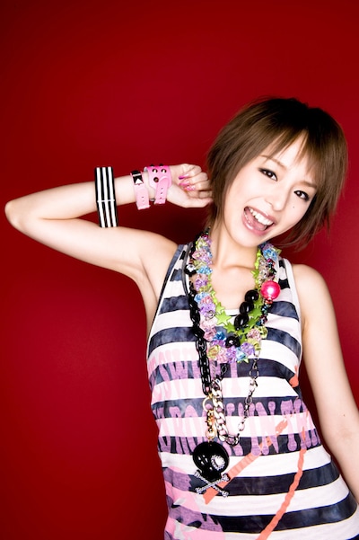 つんく♂からは楽曲のみならず、お好み焼きの上手な焼き方まで伝授された平野綾。