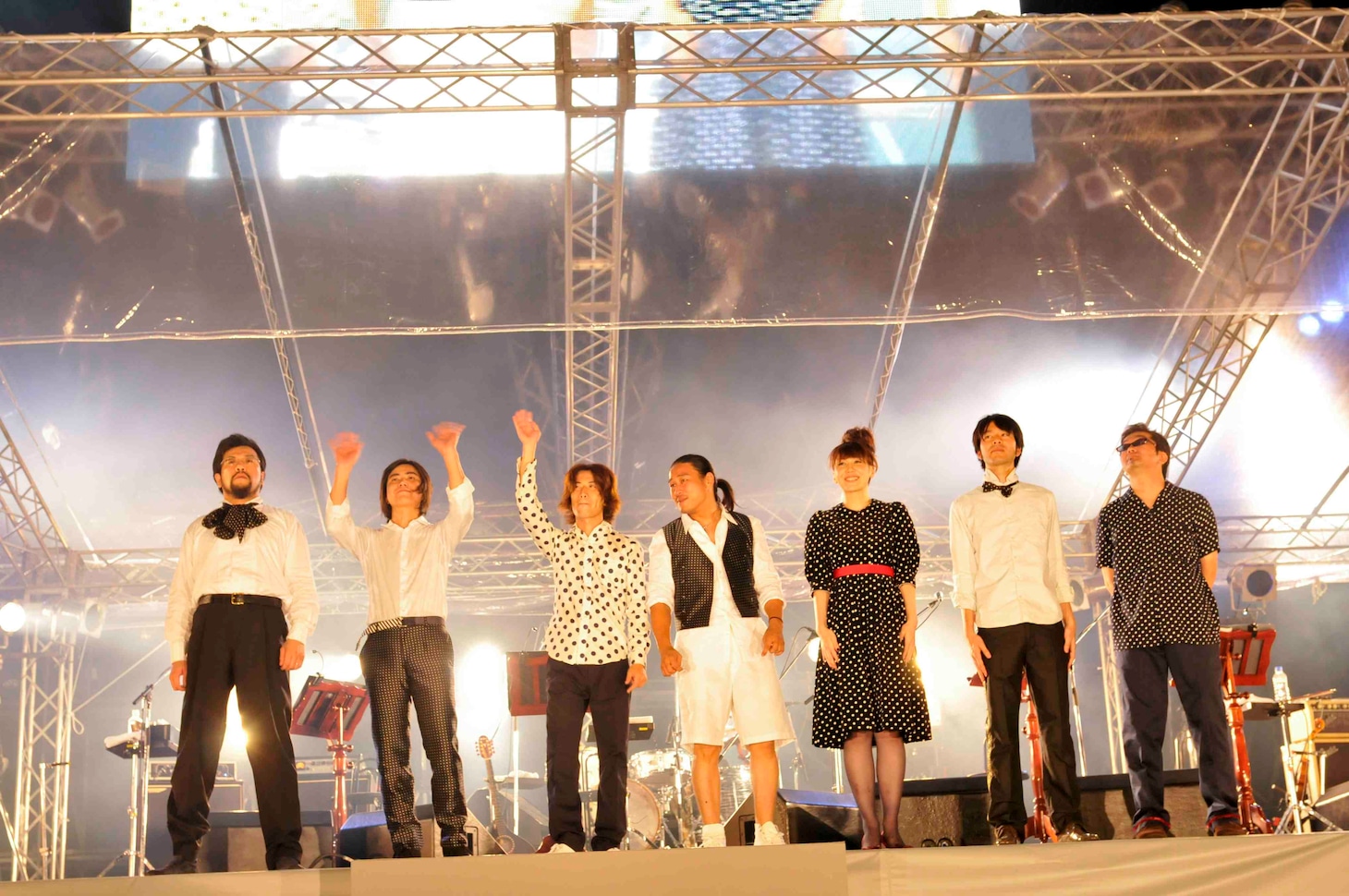 7人編成でのライブを行ったくるり。
