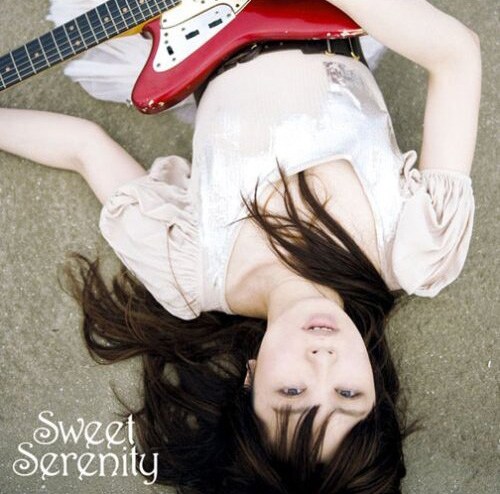 SACD（ハイブリッドCD）仕様でリリースされるアルバム「SWEET SERENITY」（写真）。各曲ごとの参加クレジットはアルバム特設サイトにて紹介されている。