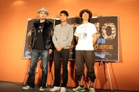 左から浜崎貴司、大沢伸一、桜井秀俊。