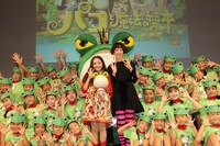 シングル「マスタッシュ / memories（original version）」の裏ジャケットでは、カエラがこのガマ王子の着ぐるみを着た姿を披露している。