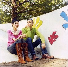 片寄明人（写真右）はロッテンハッツ時代の盟友、真城めぐみ＆木暮晋也とともに参加。