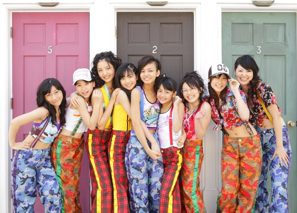 昨日のライブでは、アンコール時のMCで突然の卒業報告を行ったりっぽん（写真右から2番目）。このライブの模様は、後日ライブレポートとしてお届けする予定。