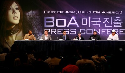 BoAは大切な会見前日に骨折してしまったことに対し「こんな大事な日に怪我をしてしまって残念ですが、逆に今このタイミングでよかったです」と冒頭で語った。