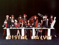 国内のみならず海外でも支持を集めているピストルバルブ。ヨーロッパツアーはフランス、ドイツ、イギリスの3カ国7都市で開催された。