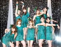 往年のピンク・レディーを彷彿させる、モーニング娘。の衣装にも注目。