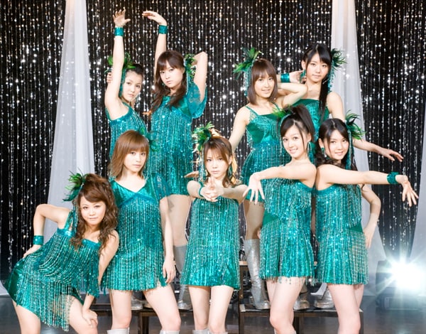 往年のピンク・レディーを彷彿させる、モーニング娘。の衣装にも注目。