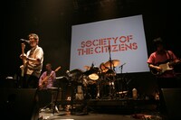 写真は8月24日の東京事変主催ライブ「SOCIETY OF THE CITIZENS vol.2」でのひとコマ。