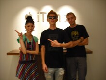 左からAYUSE KOZUE、SONPUB、VJ DIAGRAM。