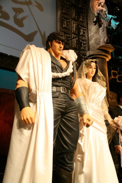 念願の結魂式に感無量のケンシロウ（左）とユリア（右）。