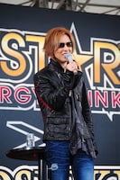 ファンの盛り上がりにYOSHIKIも満足げ。