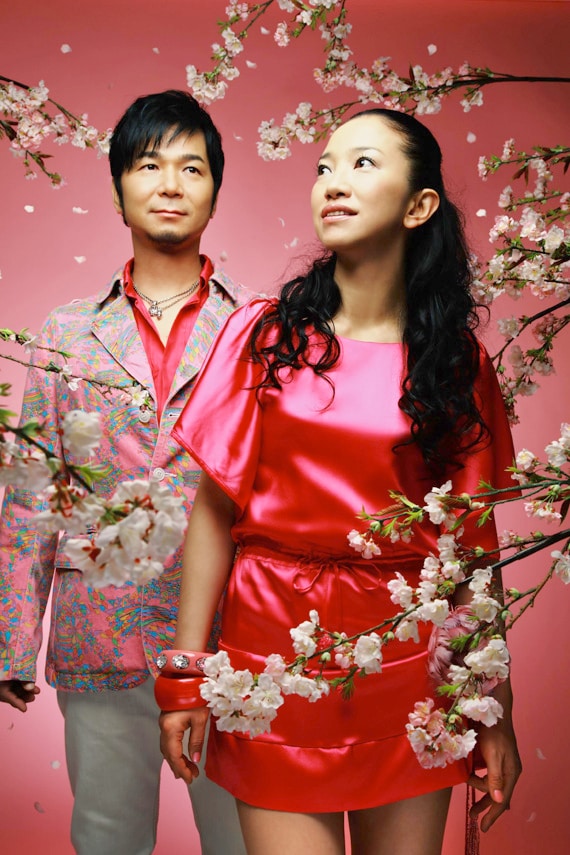 シングル通常盤ジャケットにはメンバーが登場するが、これはシングルでは「IT'S ALL ABOUT LOVE」以来実に6年ぶりのこととなる。