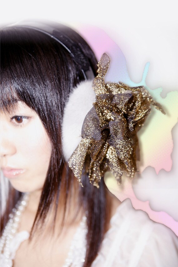 「JAPANESE生まれ CHAOS育ち」とキャッチコピーも秀逸なSaori@destinyの1stアルバム「JAPANESE CHAOS」。テクノポップ界の異端児として独自の道を歩む彼女の活躍に期待しよう。