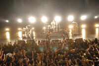 THE BACK HORNは、インディーズ時代のナンバーや、最新アルバム「パルス」からの楽曲を含む全11曲を披露（写真：松本誠司）。