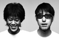 ワタナベイビー（写真左）は10月17日生まれ。なお同じ誕生日の著名人にはヨハネ・パウロ1世、殿山泰司、ビッグ錠、串田アキラ、もたいまさこ、ミスターちん、谷村有美、JIRO（GLAY）、橋本絵莉子（チャットモンチー）らが挙げられる。