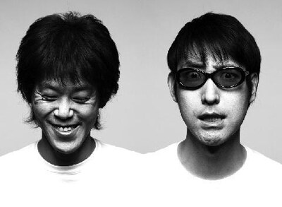 ワタナベイビー（写真左）は10月17日生まれ。なお同じ誕生日の著名人にはヨハネ・パウロ1世、殿山泰司、ビッグ錠、串田アキラ、もたいまさこ、ミスターちん、谷村有美、JIRO（GLAY）、橋本絵莉子（チャットモンチー）らが挙げられる。