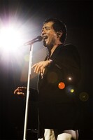 今年はついに60歳の大台に乗る矢沢だが、パワフルな歌声と圧倒的な存在感は健在。アップテンポな新曲で矢沢の魅力を堪能しよう。