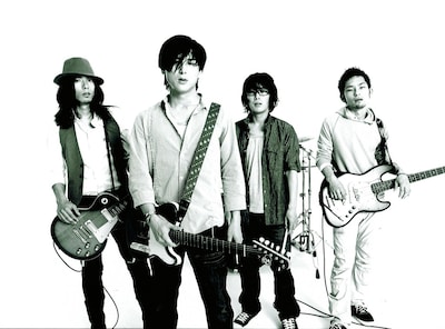 「ワンダーラスト」はチェリストの四家卯大を迎えた疾走感あふれるナンバー。