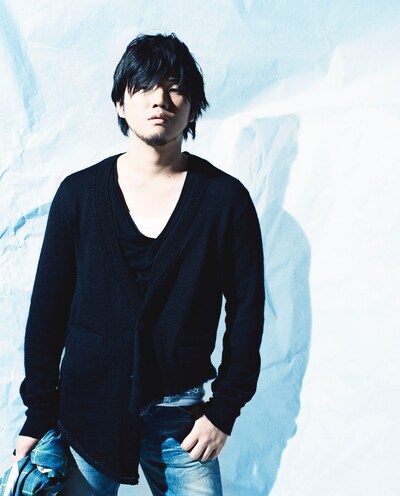 秦基博は10月8日にアルバム先行シングル「フォーエバーソング」をリリース。カップリングには荒井由実の名曲「晩夏（ひとりの季節）」のカバーが収録される。