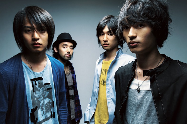 NICO Touches the Wallsは9月24日に1stフルアルバム「Who are you?」をリリース。ライブではアルバムからの楽曲も披露されるのか気になるところだ。