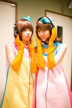 付け耳をヘッドフォンに替え、アーティスト・バニラビーンズ本来の姿に。