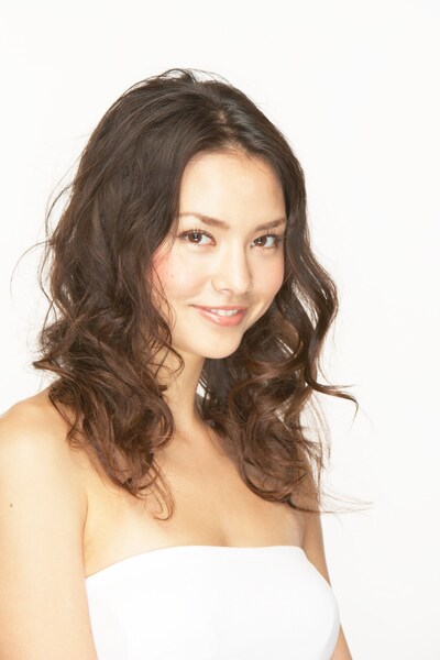 シンガーとして活躍する以外に、女優・モデルとしても活動しているセイラ。現在放送されているマクドナルド「シナモンメルツ」のCMではスイーツを前に幸せそうな笑顔を見せている。