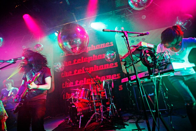 今夏はスペースシャワーTV主催の野外イベント「SWEET LOVE SHOWER 2008」に出演したthe telephones。11月19日にはミニアルバム「Love & DISCO E.P.」をリリースする。