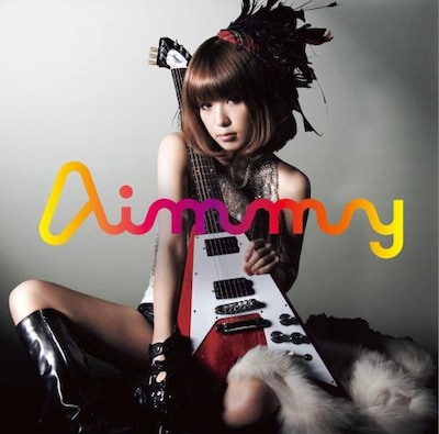 映画「デトロイト・メタル・シティ」でもその手腕を発揮している石田ショーキチが手がけた「ブルー・バイブレーション」。エレクトロボイスとロックサウンドが融合した爽快なナンバーだ。