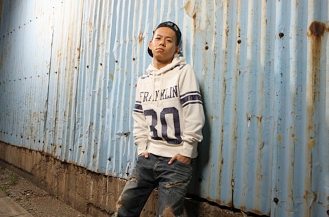 シングル初回限定盤には、前作「アイシテル」のミュージックビデオを含むDVDが付く。