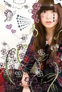 足下がふらついてもバイザーをかけ続けたアイラがついに生身の姿に。
