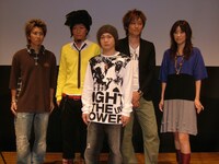 イベントでは、主演の新垣結衣からの映像コメントも公開。Aqua Timezに対して「爽やかで若い人の共感を得られる歌詞が魅力」と語った。