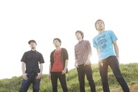 SUPER BEAVERは2004年10月に結成された、平均年齢20歳の4人組バンド。