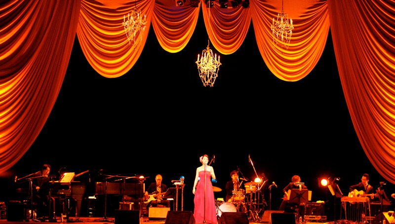 チケットはパンフレットとCDが付いたプレミアムシート(6900円)とサンキューシート(3900円)の2種類を用意。