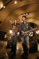 大渡はMCで「ライブでみんなに会えるのが楽しみです」とツアーへの期待を高める一方、「ツアーは屋根があるから、今日濡れちゃってイヤだった人も大丈夫です！（笑）」と笑わせた。