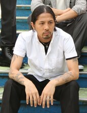 活動休止前には、Shigeo、ILMARI（RIP SLYME）、BOTS（Dragon Ash）とともにSteady&Co.としても活動していたKj。