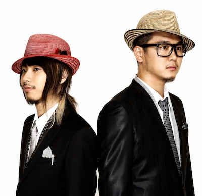 SOFFetは2月に発表したアルバム「NEW STANDARD」でDEPAPEPE、SEAMOなど多彩なゲストと共演。前回のシングル「スキナツ」ではmihimaru GTとコラボレーションを披露している。