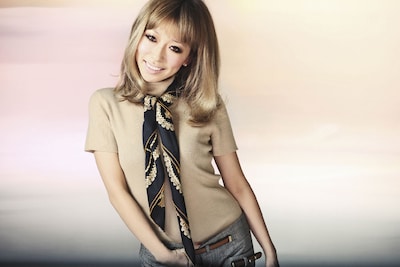 最新シングル「SAYONARAベイベー/恋シテル」の着うたフル、ビデオクリップも好評配信中。