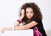 小川真奈は1993年7月2日生まれの現在15歳。キャナァーリ倶楽部では“おがまな”の愛称で親しまれている。