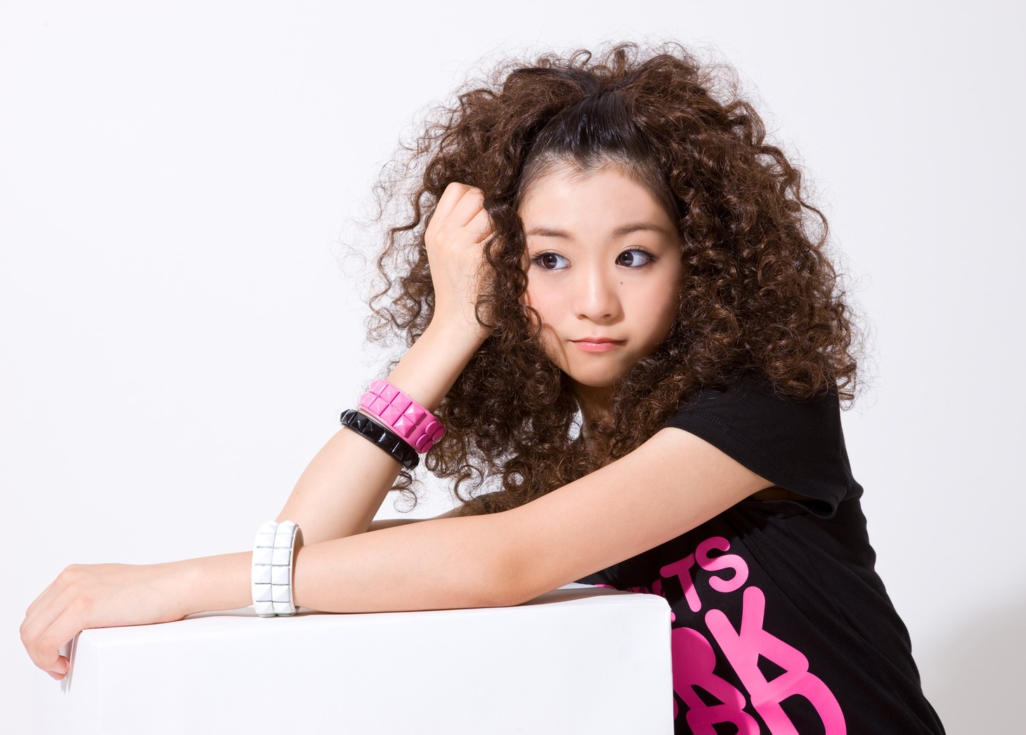 小川真奈は1993年7月2日生まれの現在15歳。キャナァーリ倶楽部では“おがまな”の愛称で親しまれている。